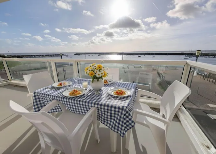 Lägenhet Bright With Superb Views Of The Port Jard-sur-Mer