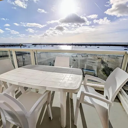 Bright With Superb Views Of The Port *