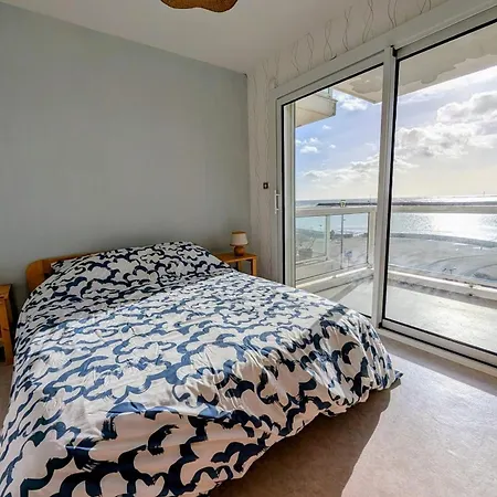 Bright With Superb Views Of The Port *