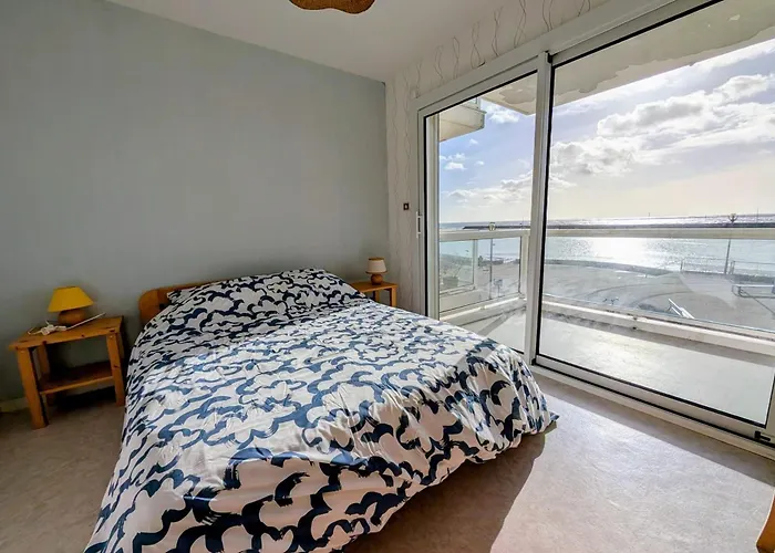 Bright With Superb Views Of The Port *