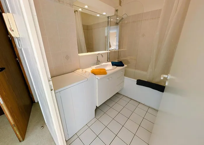 Bright With Superb Views Of The Port Apartment *